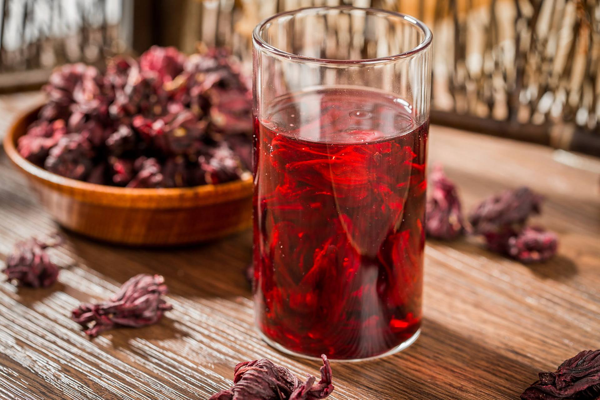 Ngày nào cũng uống trà hoa atiso đỏ có tốt không?