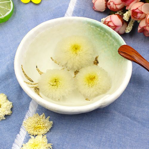 Một số lưu ý khi uống trà cúc trắng dành cho dân văn phòng