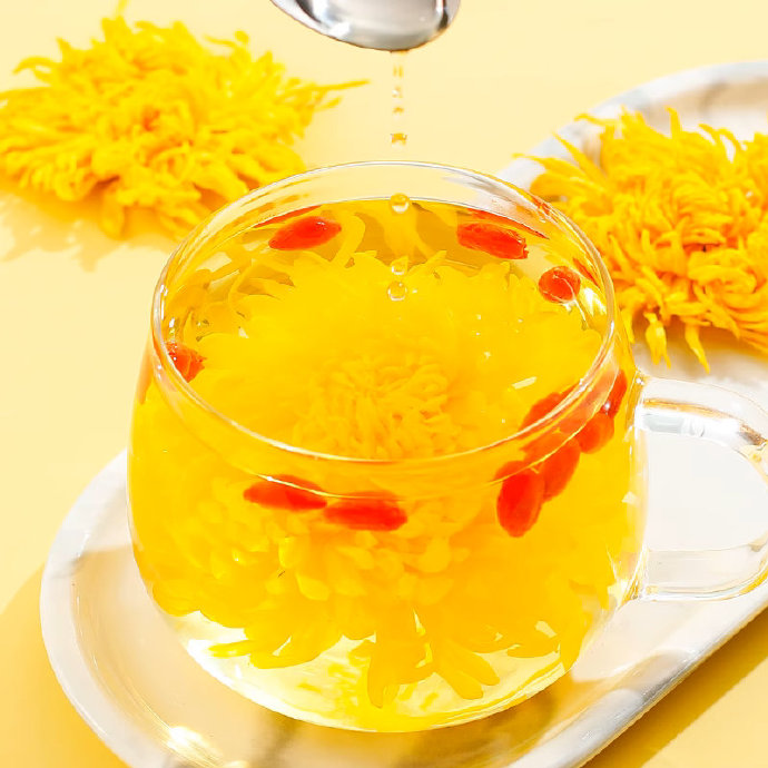 Ai không nên uống hoa cúc vàng 