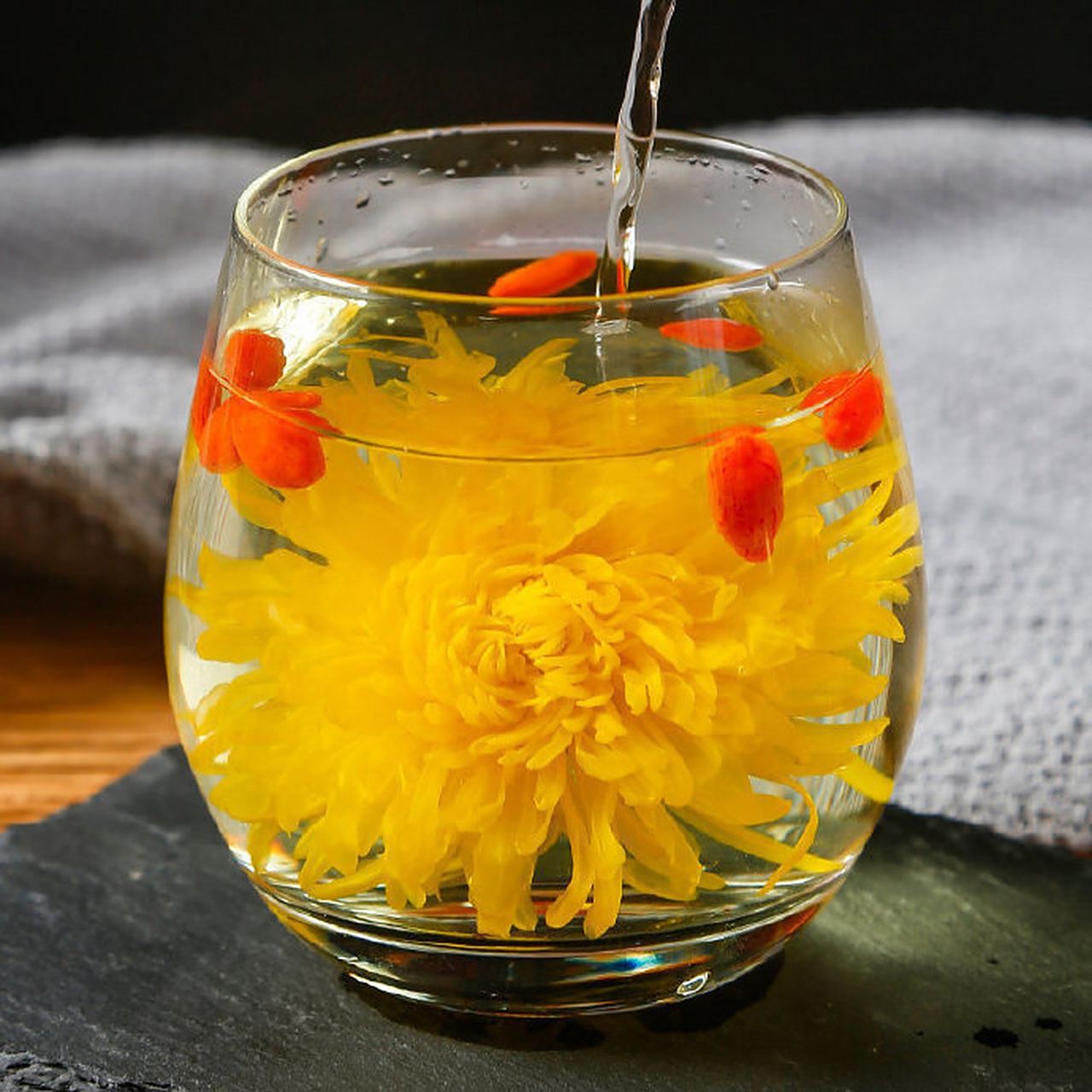 Trà hoa cúc vàng giúp ngủ ngon hơn 