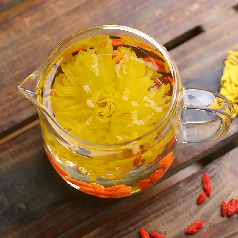 Có nên uống trà hoa cúc ngay sau khi pha?