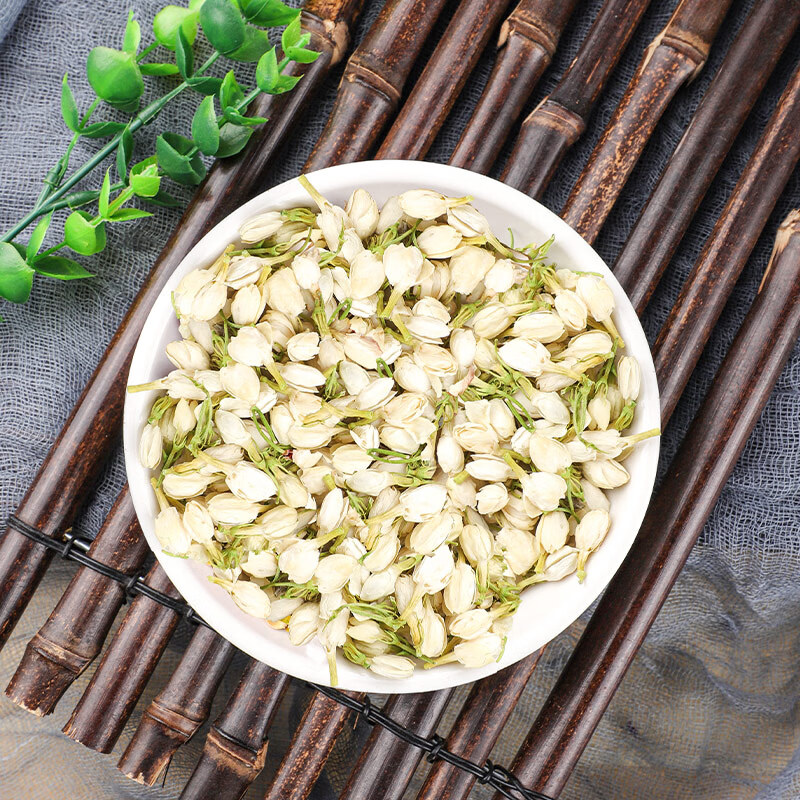 Những người lớn tuổi nào không nên uống trà hoa hoè?