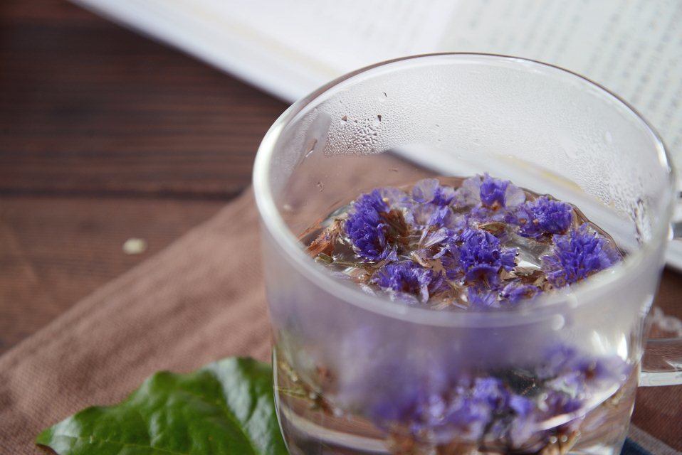 Nên uống trà hoa lưu ly vào lúc nào để ngủ ngon