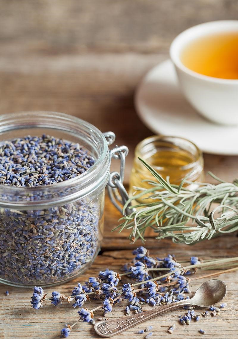 Trà hoa oải hương có tác dụng làm dịu thần kinh 