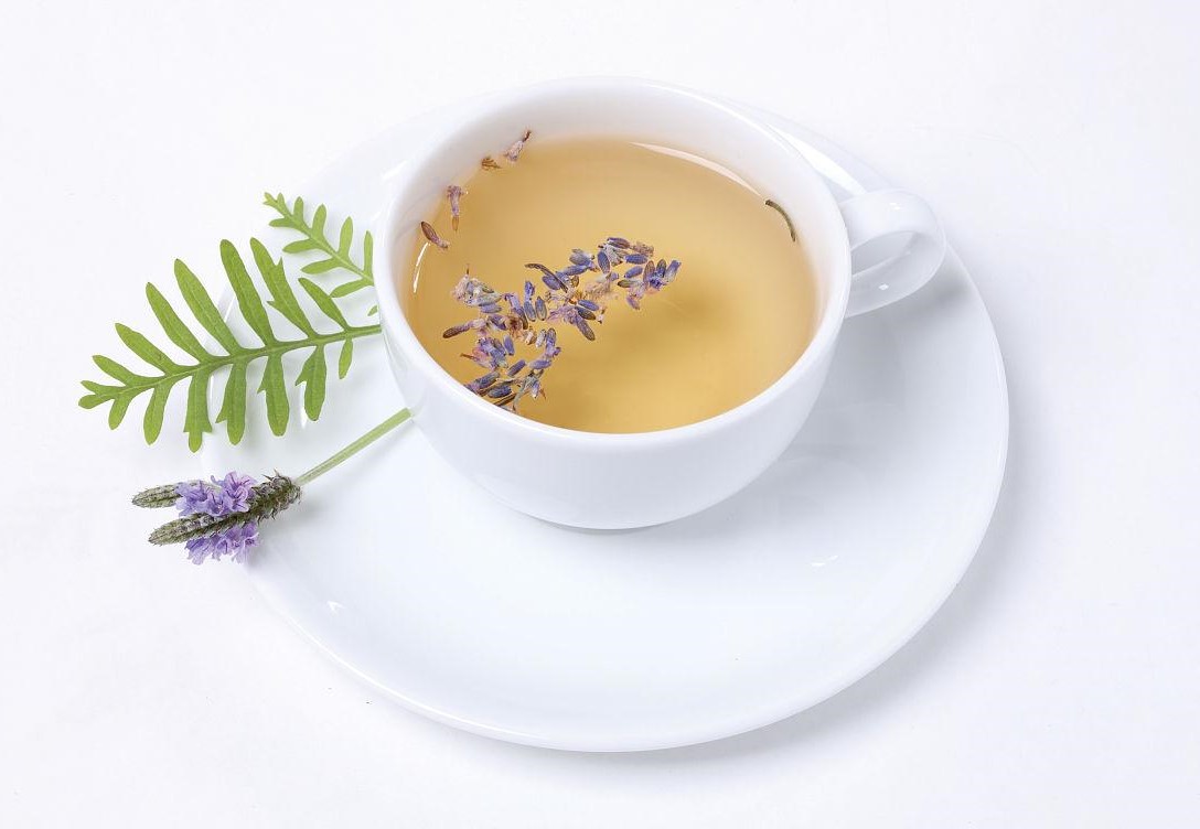 Bắt đầu thói quen tốt với một tách trà hoa oải hương 