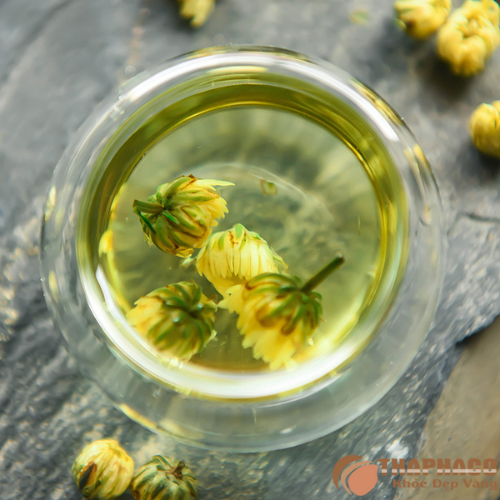 Cách sử dụng trà nụ cúc vàng giảm đau bụng kinh 