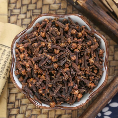 Tại sao người bị đau răng nên uống trà nụ đinh hương