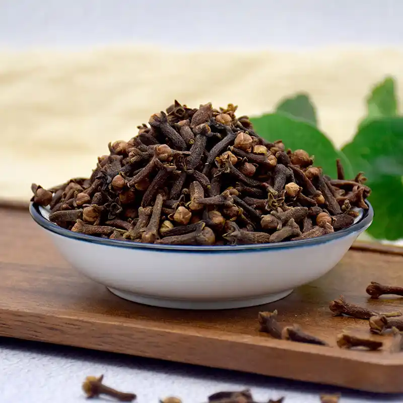 Những ai không nên uống trà nụ đinh hương 