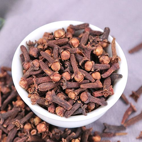 Tại sao bị đau răng nên uống trà nụ đinh hương 