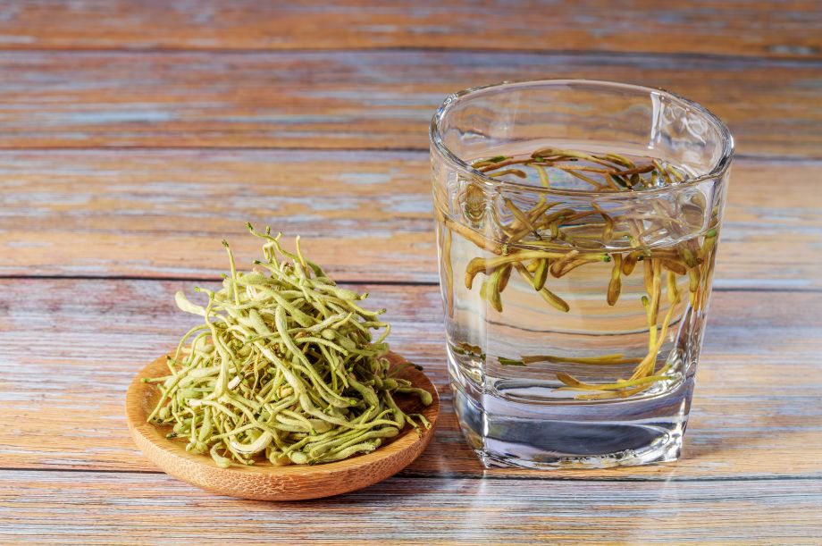 Cách pha trà nụ kim ngân hoa chuẩn vị 