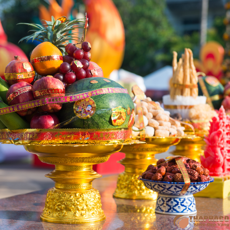 Mâm ngũ quả trên bàn thờ ngày tết