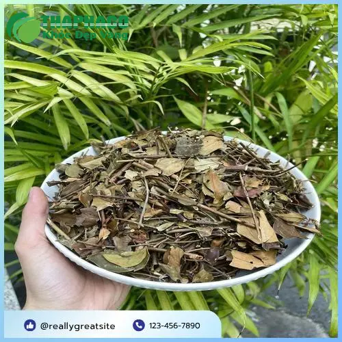 Mẹ bỉm đang pha trà chè vằng