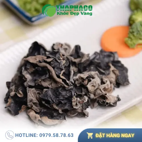 Rửa sạch và loại bỏ gốc cứng mộc nhĩ