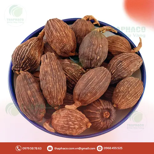 Quá trình rang chay thảo quả giúp tăng hương vị món ăn