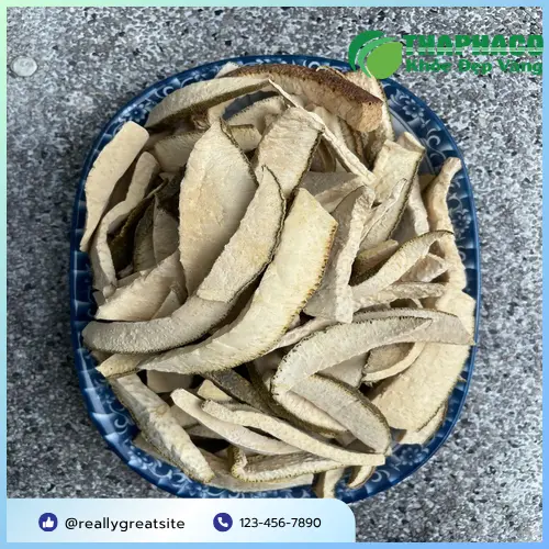 Hình ảnh trà vỏ bưởi đang được pha chế